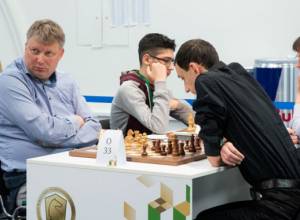 Robert Hovhannisyan wins Levon Aronian in rapid chess tournament