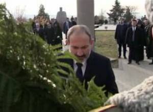 Նիկոլ Փաշինյանն այցելել է «Եռաբլուր» զինվորական պանթեոն.