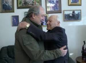 Նախագահն այցելել է Վազգեն Սարգսյանի ընտանիքին