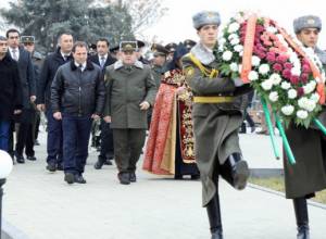 Officials of Armenian Defense Ministry visit Yerablur military pantheon