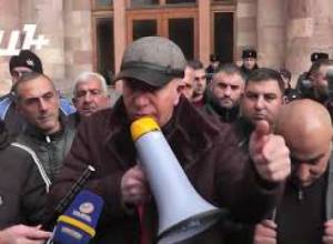 Ավտոներկրողները՝ կառավարության դիմաց