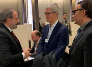 Nikol Pashinyan meets with Apple CEO Tim Cook