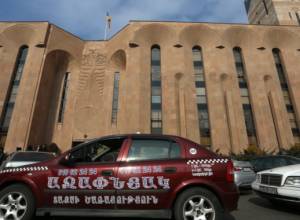 300 000 դոլարով ավտոբուս ներկրելու փոխարեն, կարող ենք 50 000 դոլարով արտադրել. ցուցարար