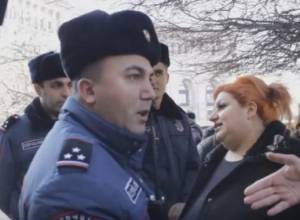 Demonstration in front of government building: Trader woman is offended