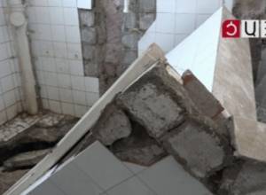 Lives of students of Karnut school endangered