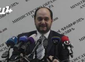 ԿԳ նախարար Արայիկ Հարությունյանը մրցանակներ շնորհեց