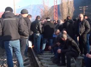 Демонстранты решили подождать до пятницы