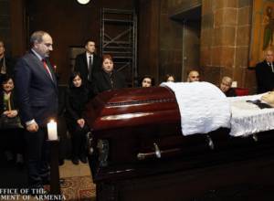 Никол Пашинян присутствовал на церемонии панихиды Сурена Арутюняна