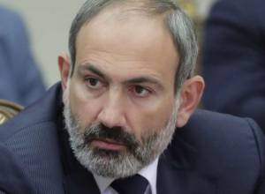 Նիկոլ Փաշինյանն արտասանում է կանանց համար