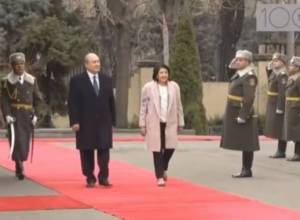 В Президентской состоялась официальная церемония приветствия президента Грузии