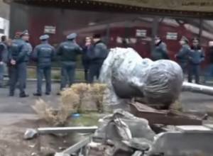 Статую-символ “Джазве” демонтировали и убрали