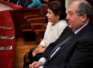 Президент с супругой присутствовали на концерте Нарека Ахназаряна