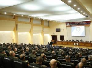 Премьер-министр встретился с участниками оперативного собрания руководящего состава Вооруженных сил