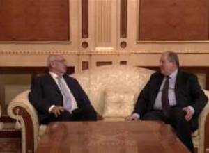 Արմեն Սարգսյանը հանդիպել է ՀԲԸՄ նախագահ Պերճ Սեդրակյանի հետ