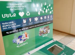 В общественных местах столицы будут размещены сортировочные мусорные баки