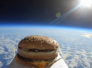 Ֆուտբոլային ակումբը ակամայից գովազդել է տիեզերական առաջին համբուրգերը