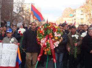 Началось шествие