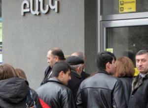 Купля продажа доллара сократилась в 10 раз