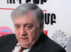 Требует отставки прокурора