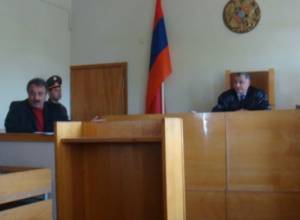 Дом свидетеля окружен полицией