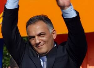 Уверен, что флаг у него в руках