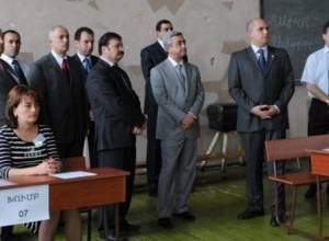 Следил за экзаменами