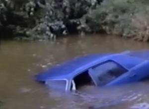 Микроавтобус упал в ущелье