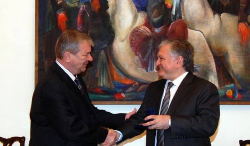 e56828a1775aa37dfd7695b0c7165f28