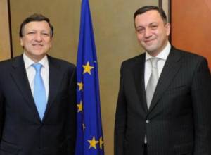 Адонц передал верительные грамоты