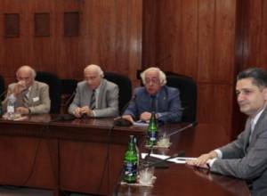 Принял единомышленников?