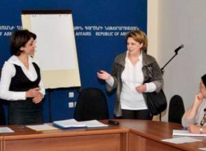 Учатся армянскому языку