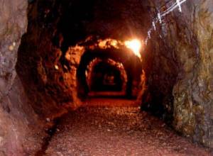 В подземных штольнях погиб человек