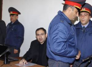 Пилоян начал кричать