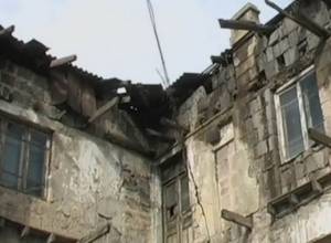 В Гюмри разрушился дом 19 века