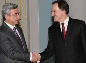 Посол вручил свои верительные грамоты