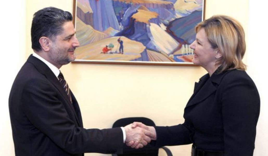 efe3fdbe0a32cf41466927b39c92ecdc