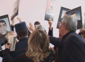 Выдворили из зала