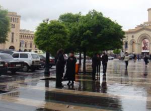 Дождь демонстранту не помеха