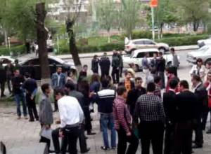 Студентов встретили полицейские