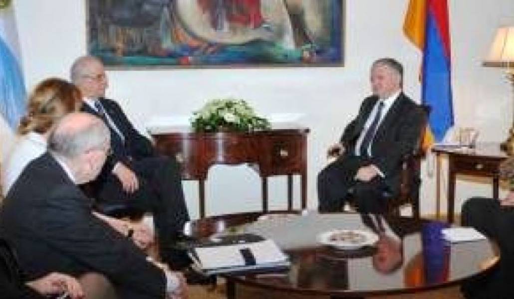 1ab8b5b484dbc07c8103aee4dc76a93e