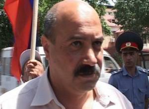 Акция перед резиденцией президента