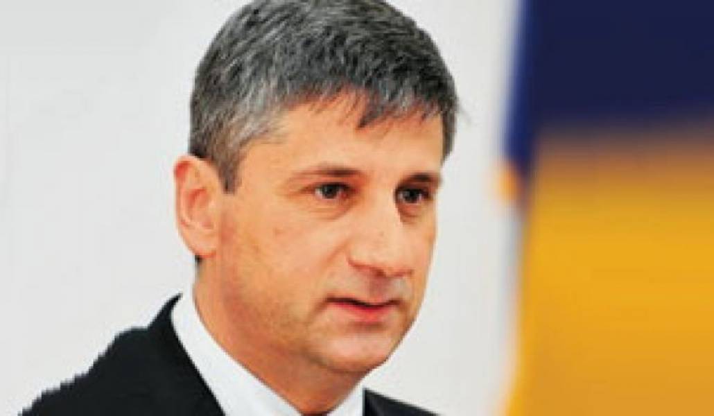 f899983f70f65a2b813ede0346a27908