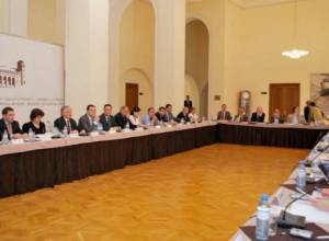 Переговоры тремя группами