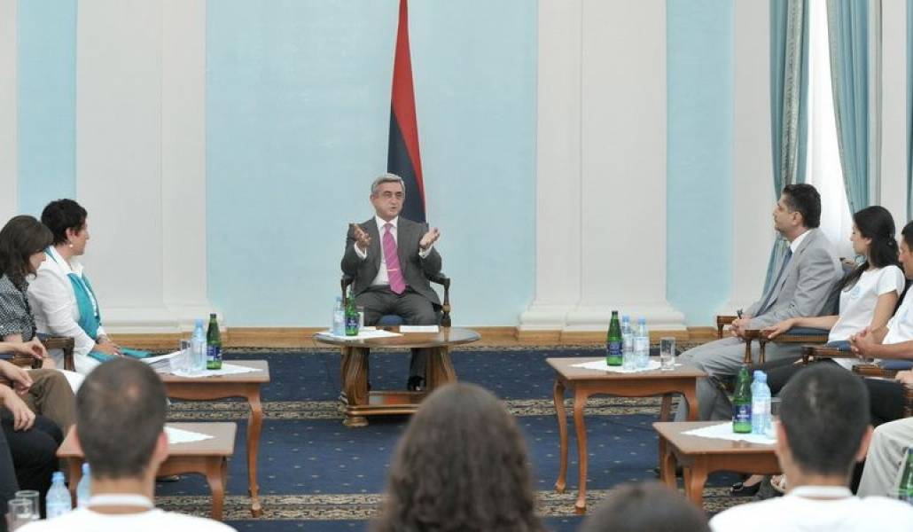 19100d58799a1ddcdac0b67a41bea096