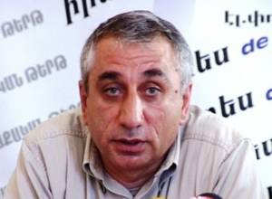 Требует 10 миллионов долларов от Саргсяна и Кочаряна