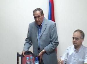 Заседание ведет Левон Тер-Петросян