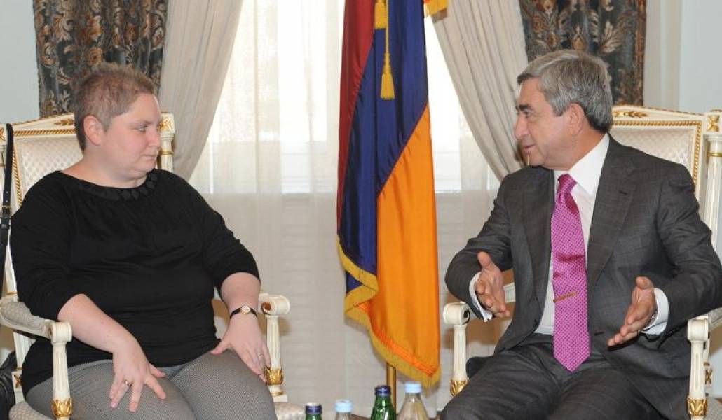 9860816d89cb2c7ec97ffa7c499f48e1