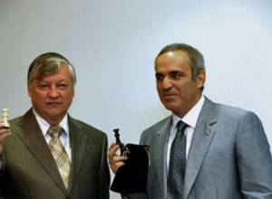 Каспаров поддержит бывшего соперника