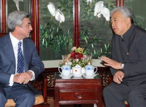 Саргсян посетил посольство