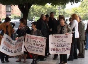 Демонстрантов стало больше